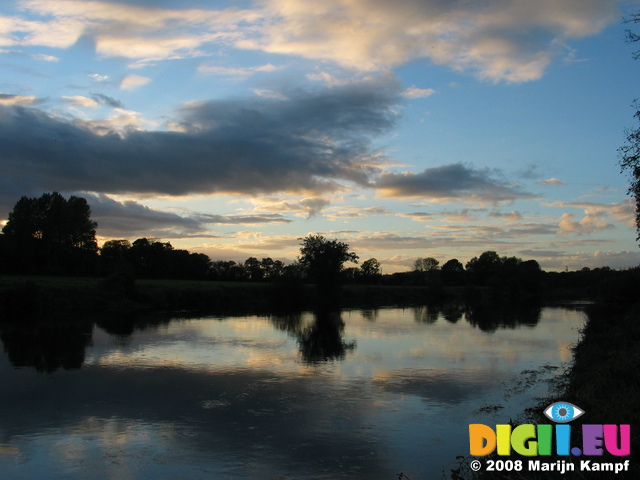 24155 Sunset over river Suir